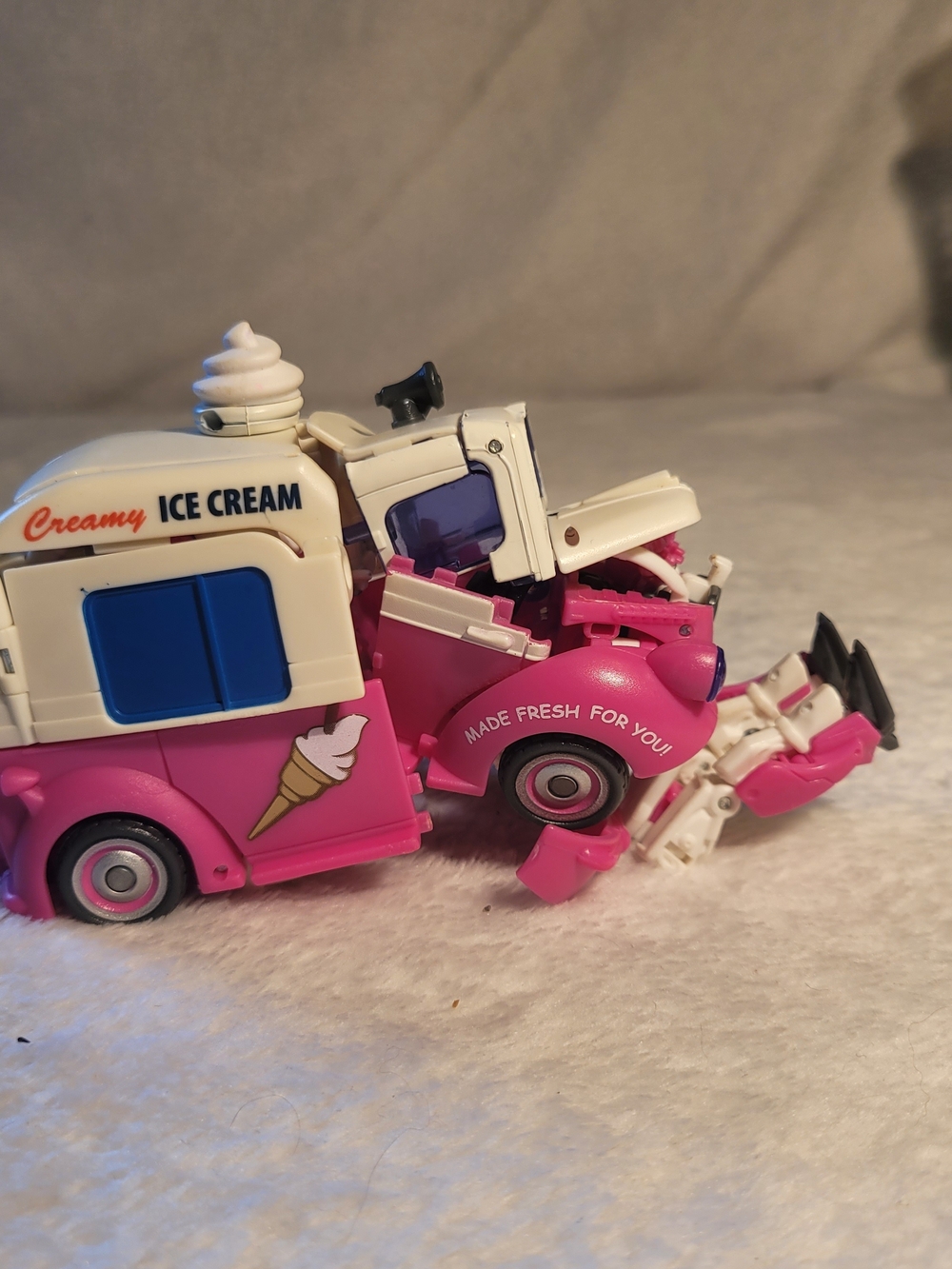 Hasbro Transformers Revenge of the Fallen Mudflap & Skids Ice Cream Truck